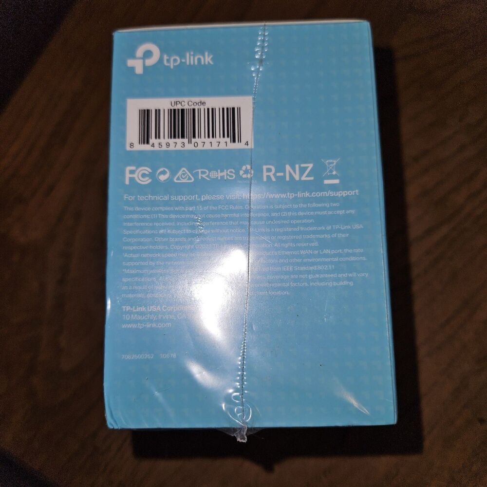 TP-LINK 300Mbps Portable Wireless Wi-Fi Travel Router (TL-WR802N) - Picture 3 of 6